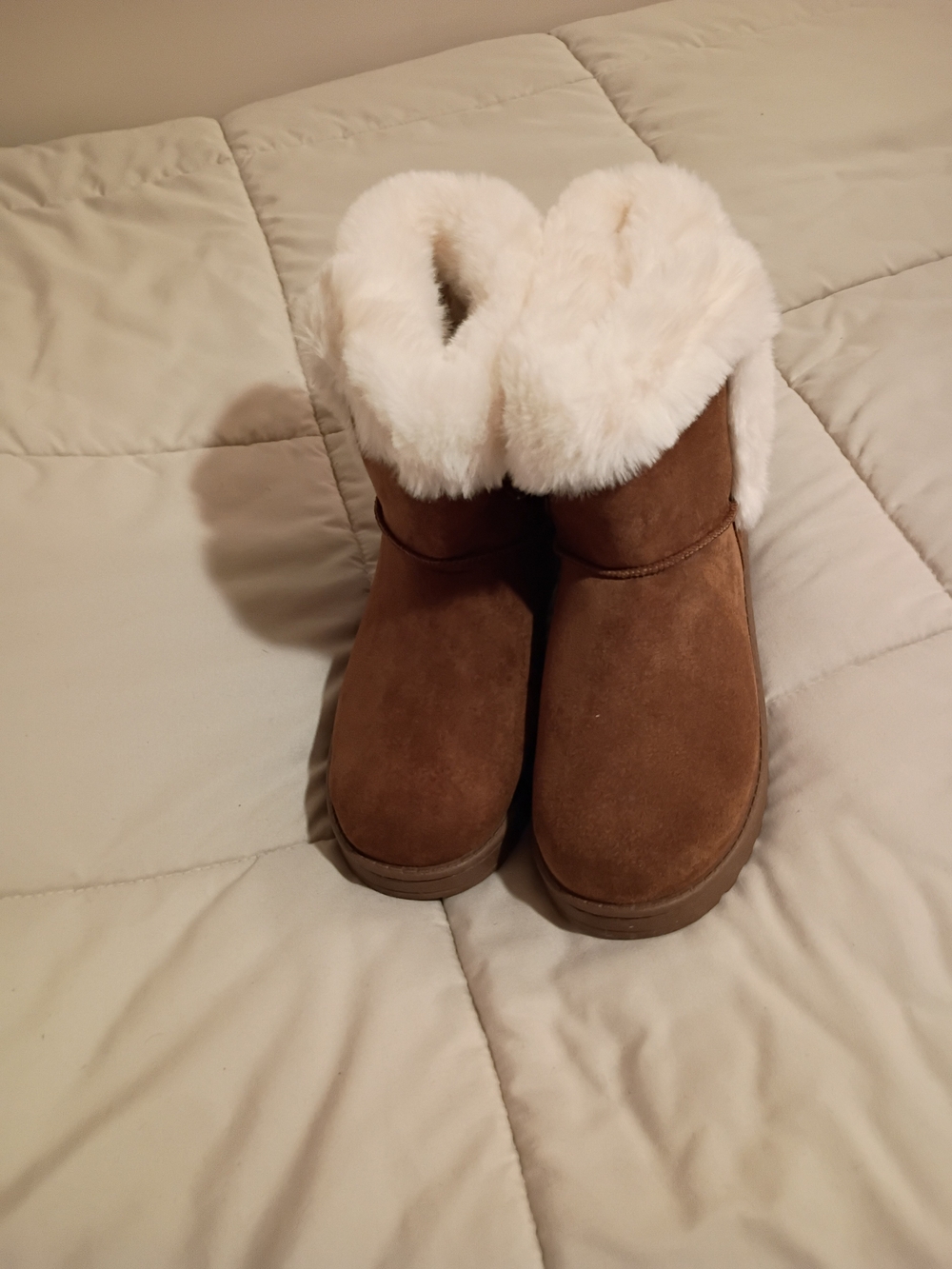 SO Paulina Faux Fur Cuff Boots Brown & White Like New